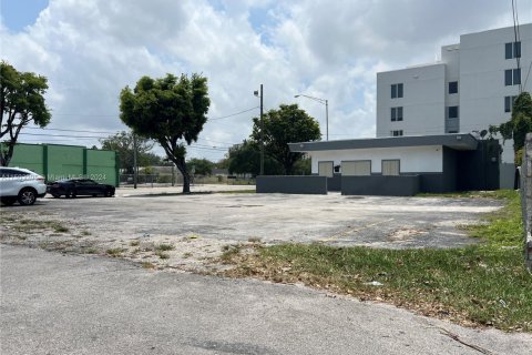 Propiedad comercial en venta en Miami, Florida № 2012930 - foto 4