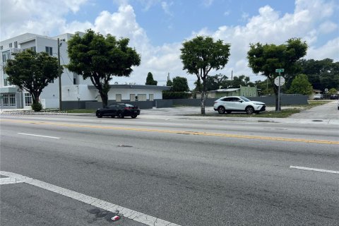 Propiedad comercial en venta en Miami, Florida № 2012930 - foto 14