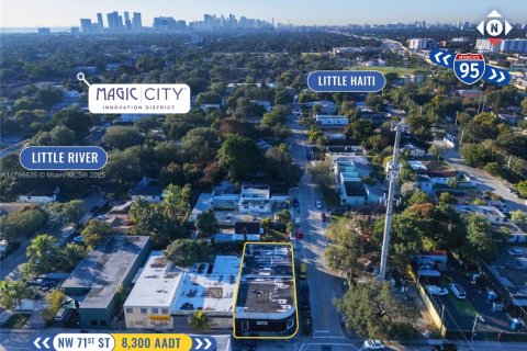 Commercial property in Miami, Florida № 1713017 - photo 12