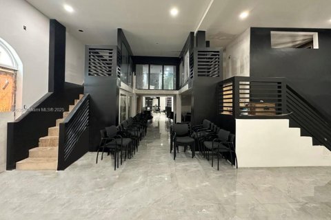 Commercial property in Miami, Florida № 1713017 - photo 4
