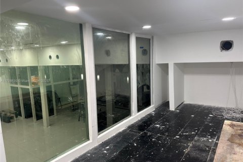 Commercial property in Miami, Florida № 1713017 - photo 8