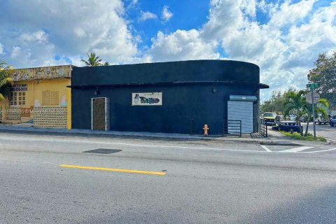 Commercial property in Miami, Florida № 1713017 - photo 16