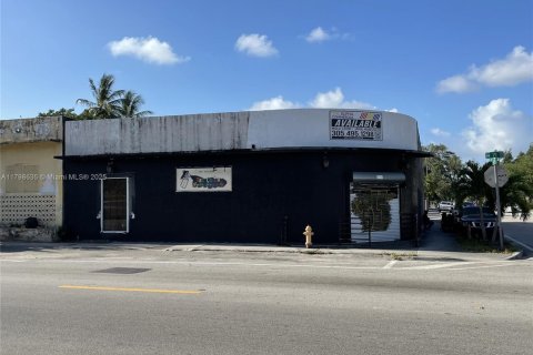 Commercial property in Miami, Florida № 1713017 - photo 3