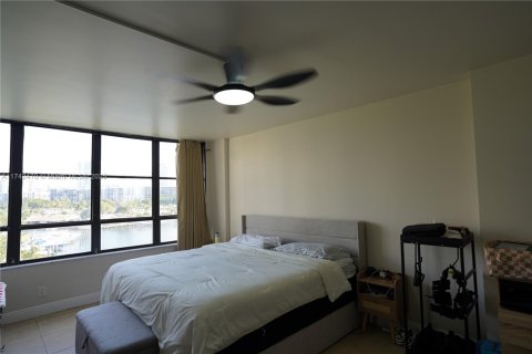 Condo in Hallandale Beach, Florida, 2 bedrooms  № 1890931 - photo 6