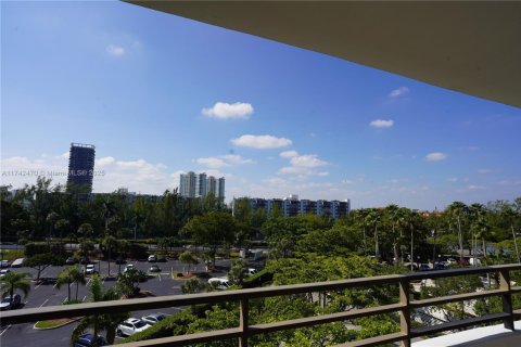 Condo in Hallandale Beach, Florida, 2 bedrooms  № 1890931 - photo 21