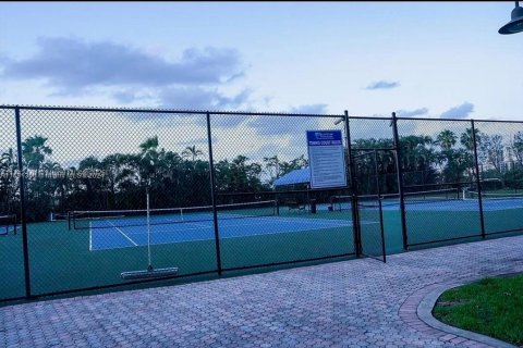 Condo in Hallandale Beach, Florida, 2 bedrooms  № 1890931 - photo 13