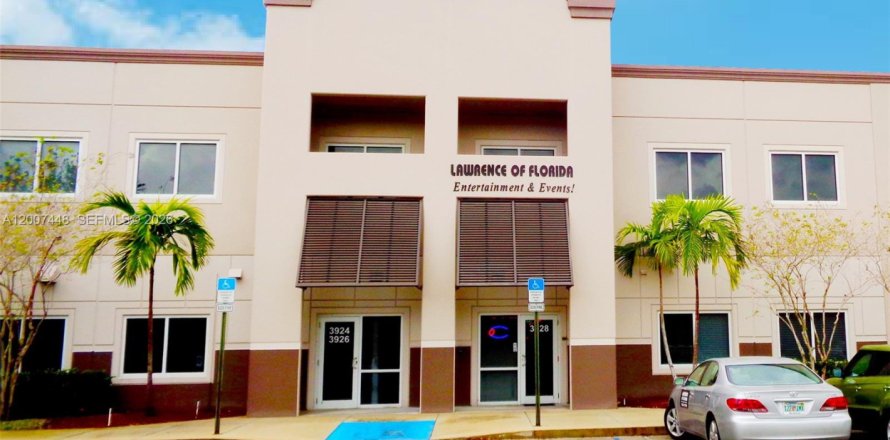 Immobilier commercial à Coral Springs, Floride № 2170828