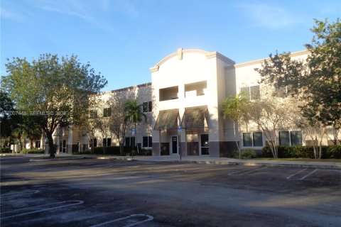Immobilier commercial à vendre à Coral Springs, Floride № 2170828 - photo 2