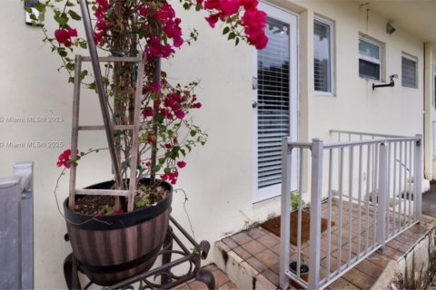 Condo in Miami Beach, Florida  № 1711179 - photo 15