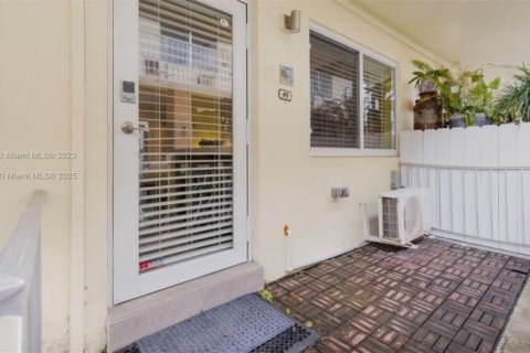 Condo in Miami Beach, Florida  № 1711179 - photo 17