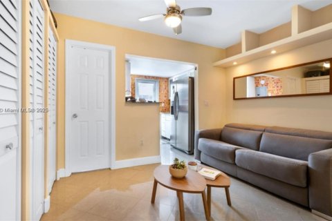 Condo in Miami Beach, Florida  № 1711179 - photo 3