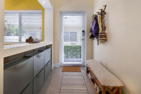 Condo in Miami Beach, Florida  № 1711179 - photo 8