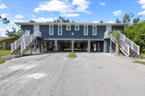 Immobilier commercial à vendre à Port Charlotte, Floride: 4 chambres, 176.89 m2 № 2233406 - photo 3