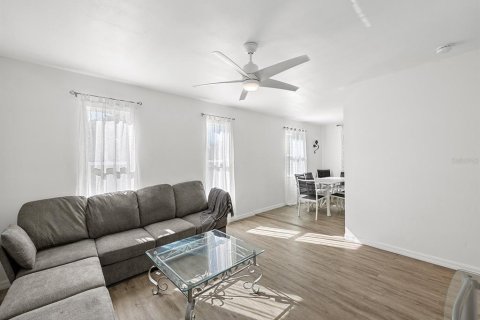 Immobilier commercial à vendre à Port Charlotte, Floride: 4 chambres, 176.89 m2 № 2233406 - photo 12