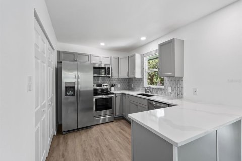 Immobilier commercial à vendre à Port Charlotte, Floride: 4 chambres, 176.89 m2 № 2233406 - photo 21