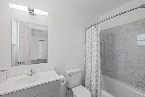 Immobilier commercial à vendre à Port Charlotte, Floride: 4 chambres, 176.89 m2 № 2233406 - photo 30