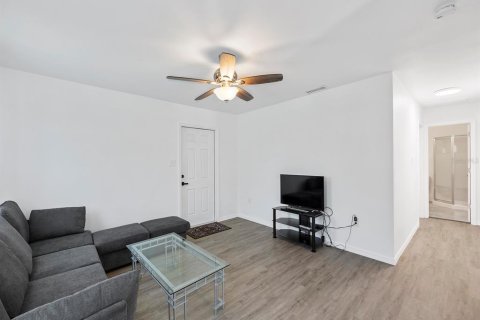 Immobilier commercial à vendre à Port Charlotte, Floride: 4 chambres, 176.89 m2 № 2233406 - photo 26