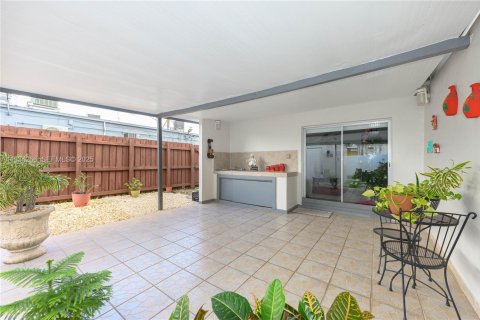 Villa ou maison à vendre à Miami, Floride: 4 chambres, 148.27 m2 № 1994280 - photo 26