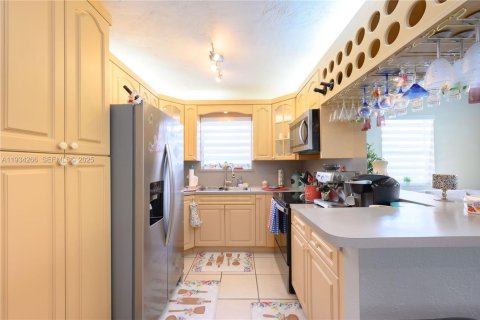 Villa ou maison à vendre à Miami, Floride: 4 chambres, 148.27 m2 № 1994280 - photo 11