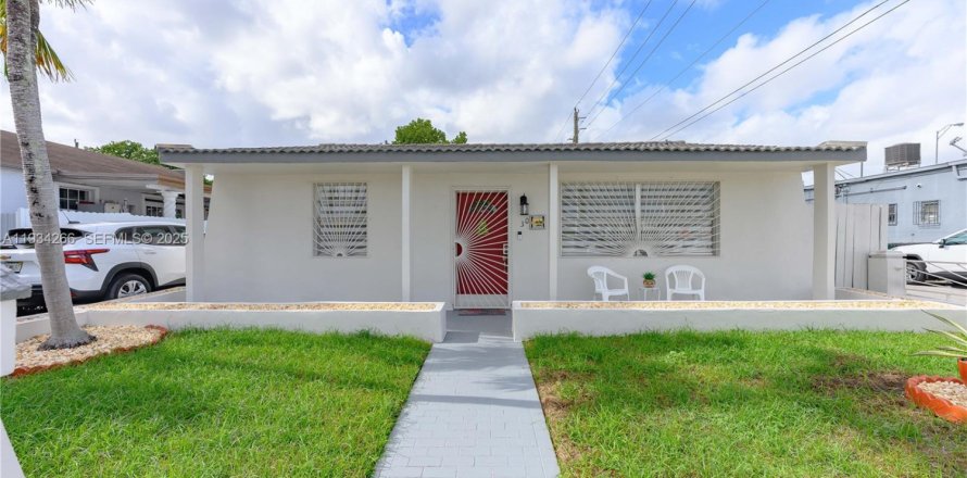 Villa ou maison à Miami, Floride 4 chambres, 148.27 m2 № 1994280