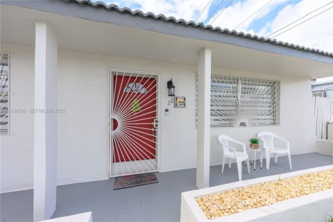 Villa ou maison à vendre à Miami, Floride: 4 chambres, 148.27 m2 № 1994280 - photo 6