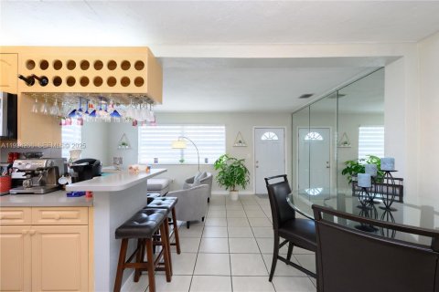 Villa ou maison à vendre à Miami, Floride: 4 chambres, 148.27 m2 № 1994280 - photo 10