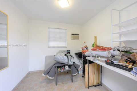 Villa ou maison à vendre à Miami, Floride: 4 chambres, 148.27 m2 № 1994280 - photo 30