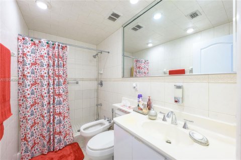 Villa ou maison à vendre à Miami, Floride: 4 chambres, 148.27 m2 № 1994280 - photo 22