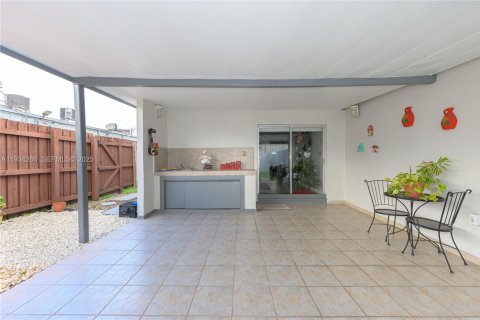 Villa ou maison à vendre à Miami, Floride: 4 chambres, 148.27 m2 № 1994280 - photo 27