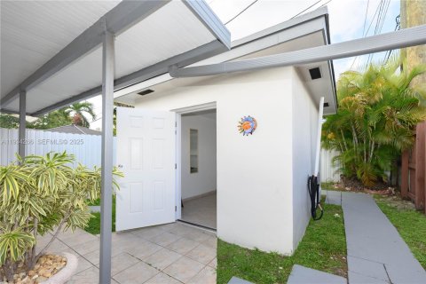 Villa ou maison à vendre à Miami, Floride: 4 chambres, 148.27 m2 № 1994280 - photo 29