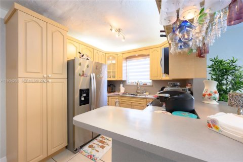 Villa ou maison à vendre à Miami, Floride: 4 chambres, 148.27 m2 № 1994280 - photo 13