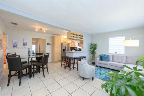 Villa ou maison à vendre à Miami, Floride: 4 chambres, 148.27 m2 № 1994280 - photo 7