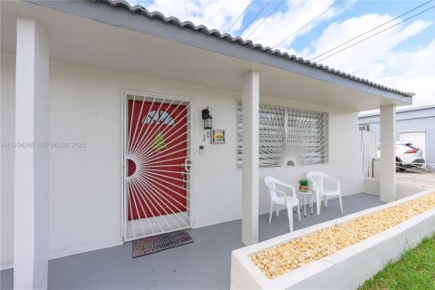 Villa ou maison à vendre à Miami, Floride: 4 chambres, 148.27 m2 № 1994280 - photo 5