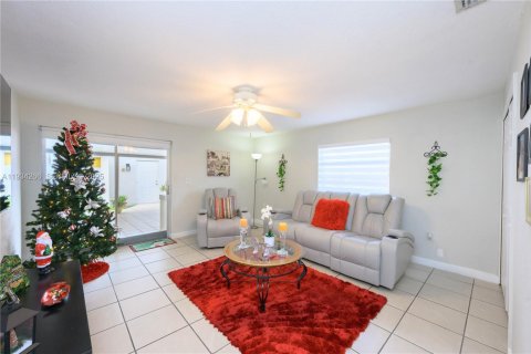 Villa ou maison à vendre à Miami, Floride: 4 chambres, 148.27 m2 № 1994280 - photo 19