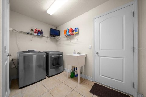 House in Ocala, Florida 4 bedrooms, 215.16 sq.m. № 2235405 - photo 13