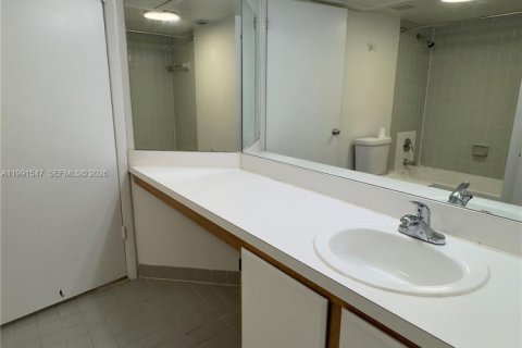 Condominio en alquiler en Oakland Park, Florida, 1 dormitorio, 74.69 m2 № 2052261 - foto 5