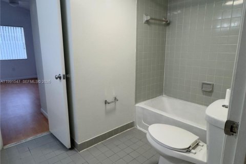 Condominio en alquiler en Oakland Park, Florida, 1 dormitorio, 74.69 m2 № 2052261 - foto 6