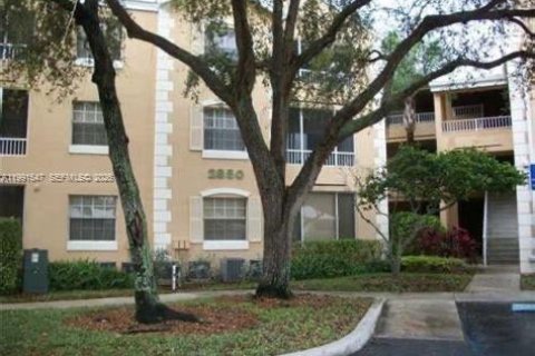 Condominio en alquiler en Oakland Park, Florida, 1 dormitorio, 74.69 m2 № 2052261 - foto 11