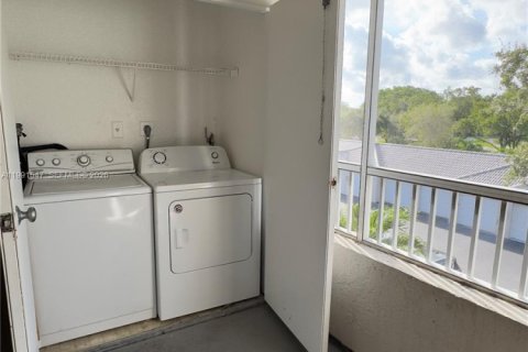Condominio en alquiler en Oakland Park, Florida, 1 dormitorio, 74.69 m2 № 2052261 - foto 9