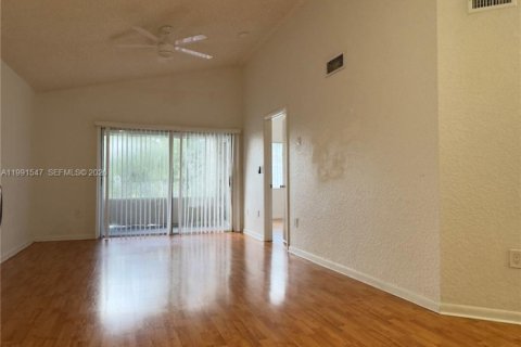 Condominio en alquiler en Oakland Park, Florida, 1 dormitorio, 74.69 m2 № 2052261 - foto 2