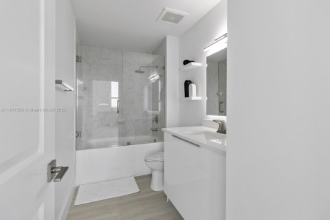 Купить кондоминиум в Майами, Флорида 2 спальни, 96.25м2, № 1957821 - фото 12