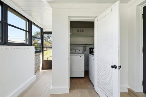 House in Hollywood, Florida 2 bedrooms, 84.45 sq.m. № 2027136 - photo 24