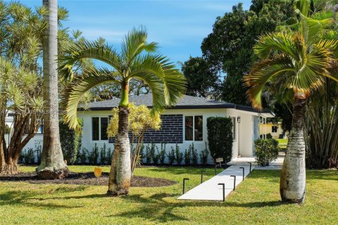 House in Hollywood, Florida 2 bedrooms, 84.45 sq.m. № 2027136 - photo 7