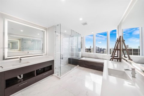 Copropriété à vendre à Miami, Floride: 5 chambres, 307.69 m2 № 2015688 - photo 28