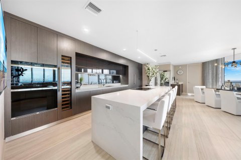 Copropriété à vendre à Miami, Floride: 5 chambres, 307.69 m2 № 2015688 - photo 13