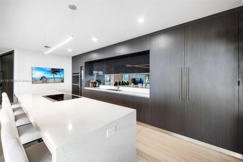 Copropriété à vendre à Miami, Floride: 5 chambres, 307.69 m2 № 2015688 - photo 17