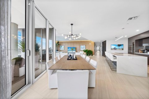 Copropriété à vendre à Miami, Floride: 5 chambres, 307.69 m2 № 2015688 - photo 9