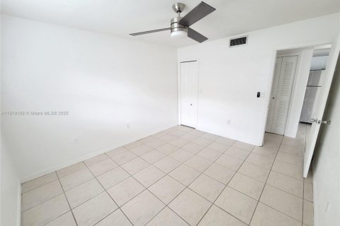 Copropriété à louer à Miami, Floride: 1 chambre, 51.1 m2 № 1966386 - photo 12