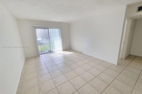 Copropriété à louer à Miami, Floride: 1 chambre, 51.1 m2 № 1966386 - photo 5