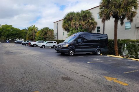 Copropriété à louer à Miami, Floride: 1 chambre, 51.1 m2 № 1966386 - photo 16